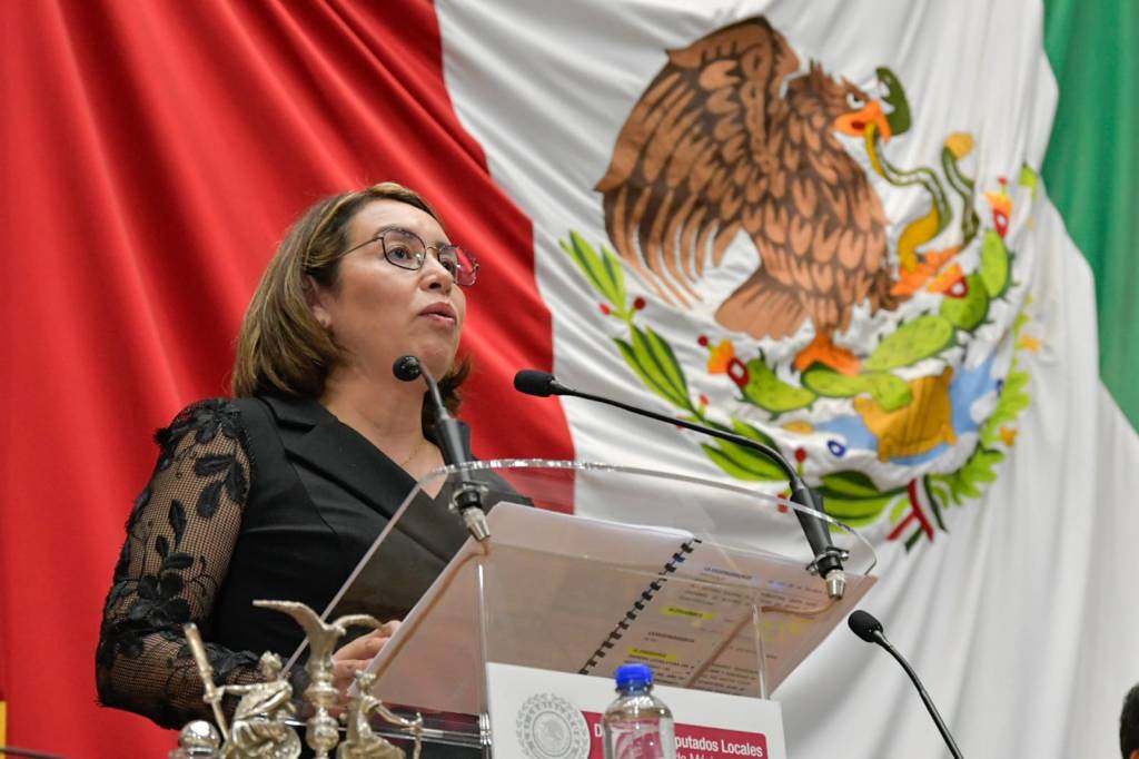 Azucena Cisneros, presidenta de la Mesa directiva de la Legislatura&nbsp;local