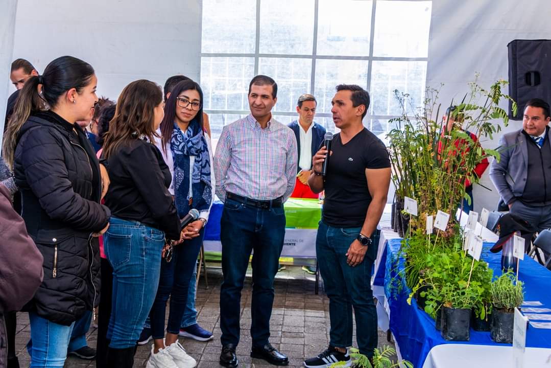 Juan Maccise se hace presente en Valle Don Camilo; busca reconciliar al gobierno con la sociedad
