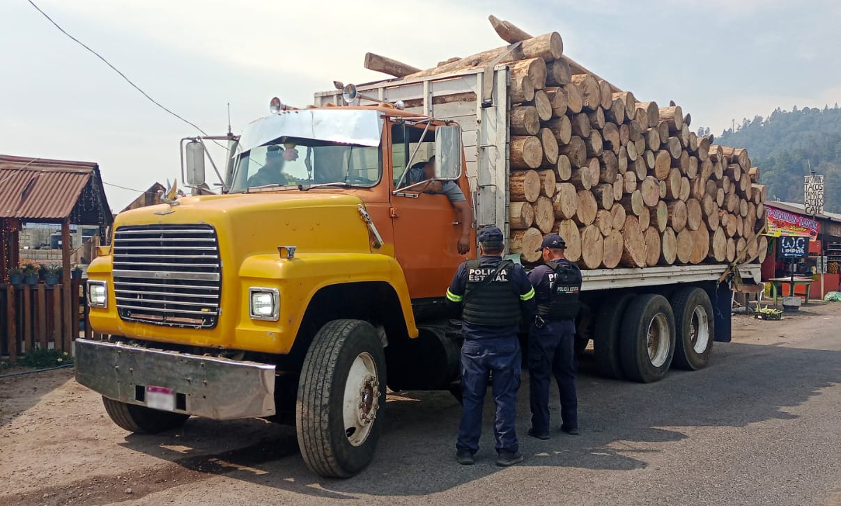 En Ocuilan aseguran a 5 por trasladar madera de dudosa procedencia