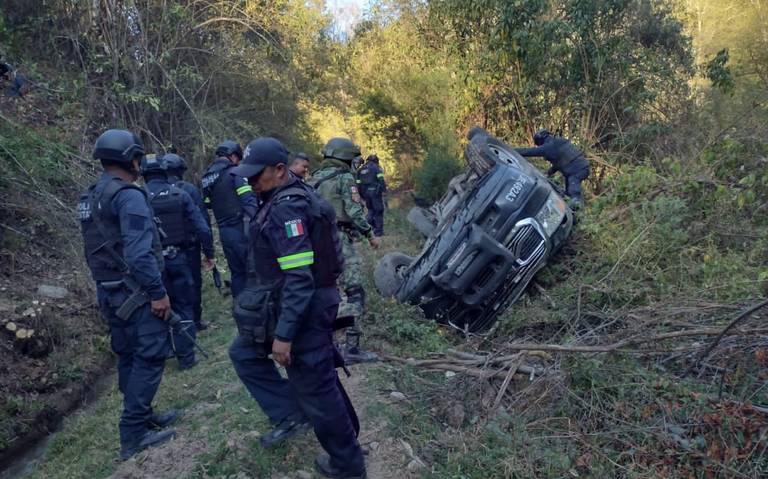 Un policía sin vida y tres lesionados saldo de volcadura de patrulla  en Texcaltitlán