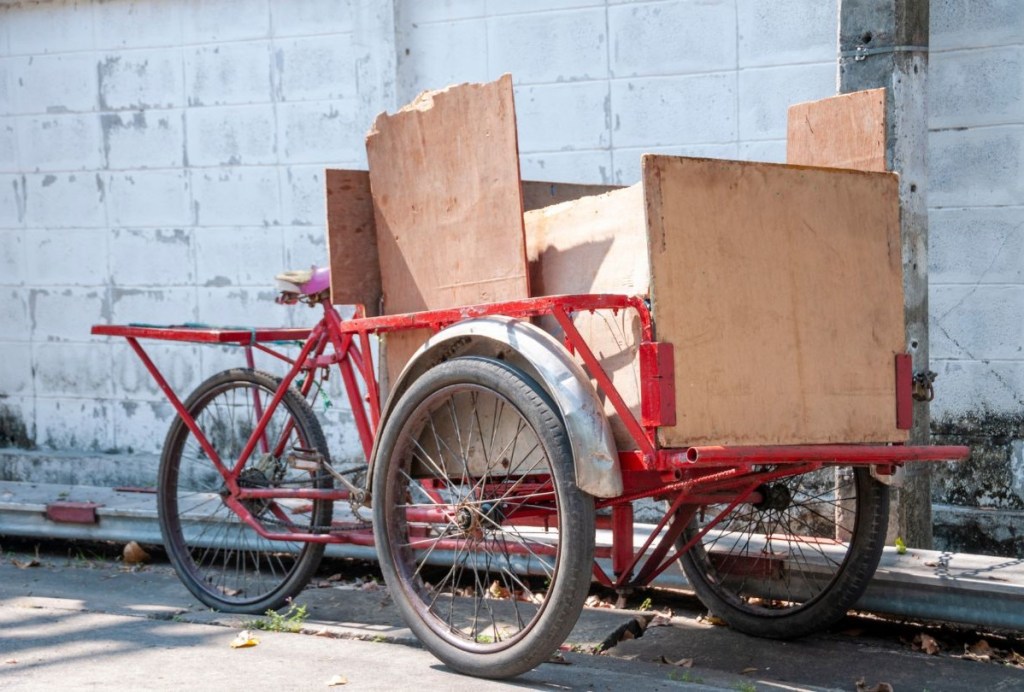 Hallazgo de horror: sujeto trasladaba un cuerpo sin vida en un triciclo  