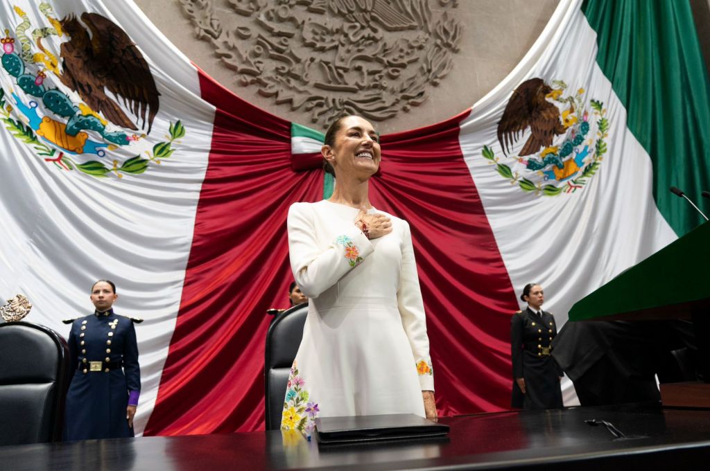 Claudia Sheinbaum presidenta de México a la izquierda y con todas  