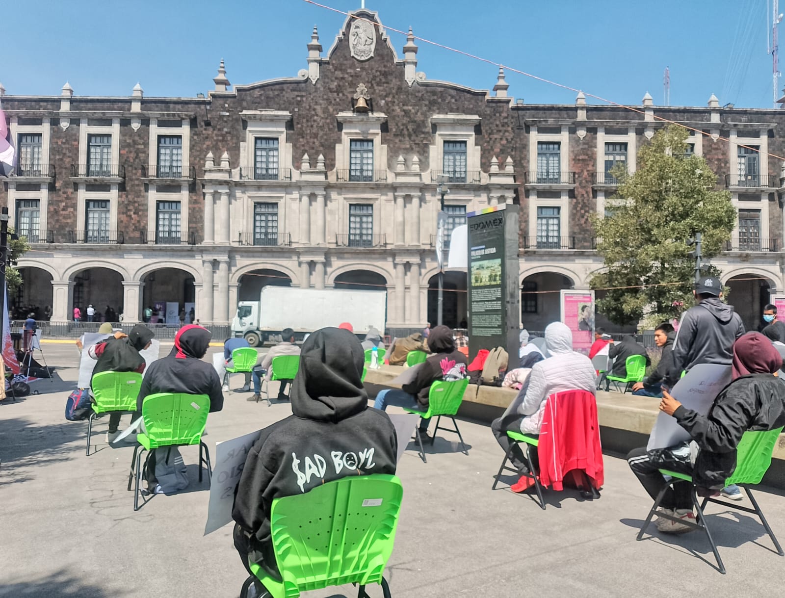 Tres manifestaciones a las puertas de Palacio de Gobierno