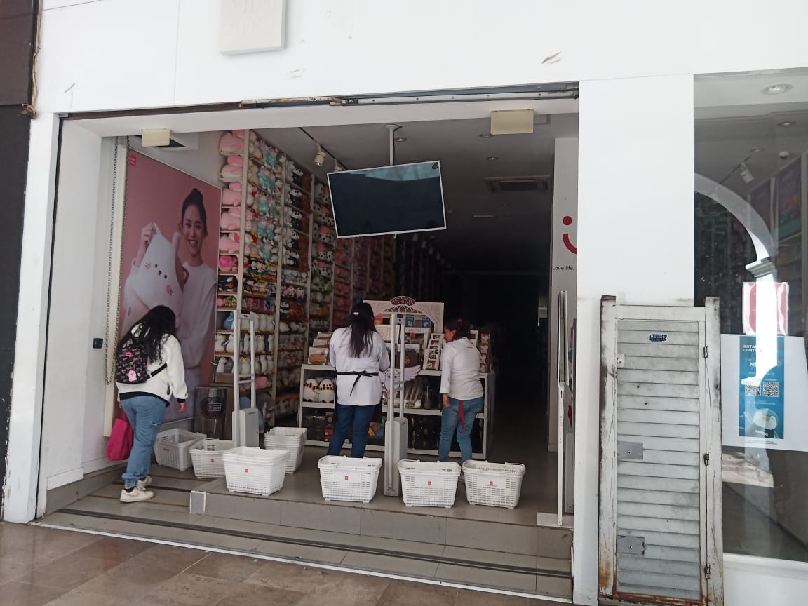 Sin luz parte de zona Centro de Toluca; van 21 horas