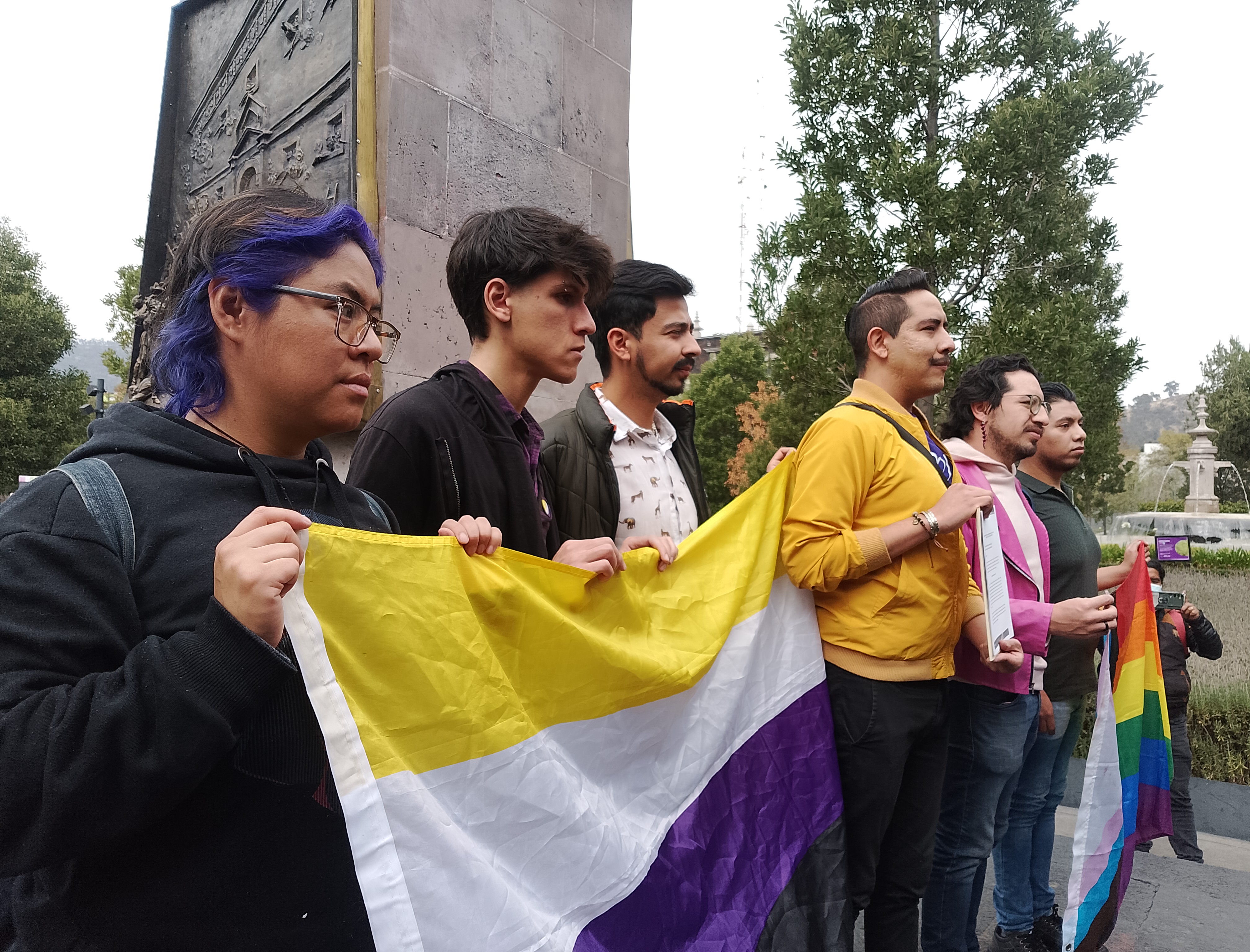 Personas “no binarias” exigen ser reconocidas; ingresan iniciativa al Congreso