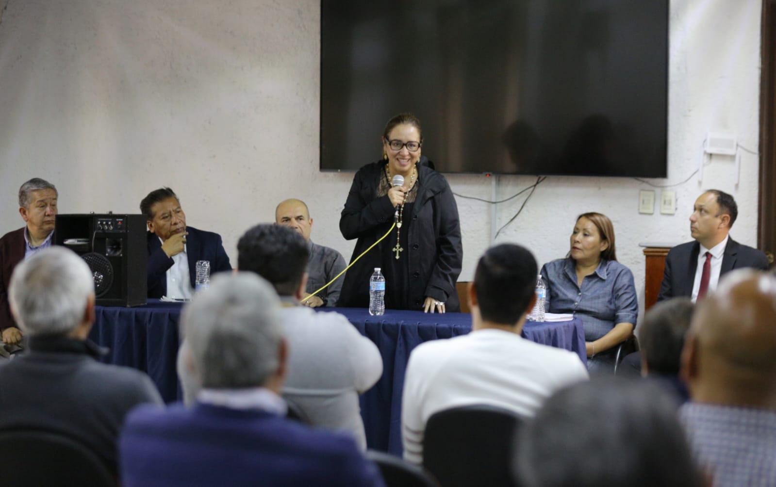 Azucena Cisneros apuesta por «gran alianza» con todos los sectores de la sociedad; se reunió con 150 sacerdotes