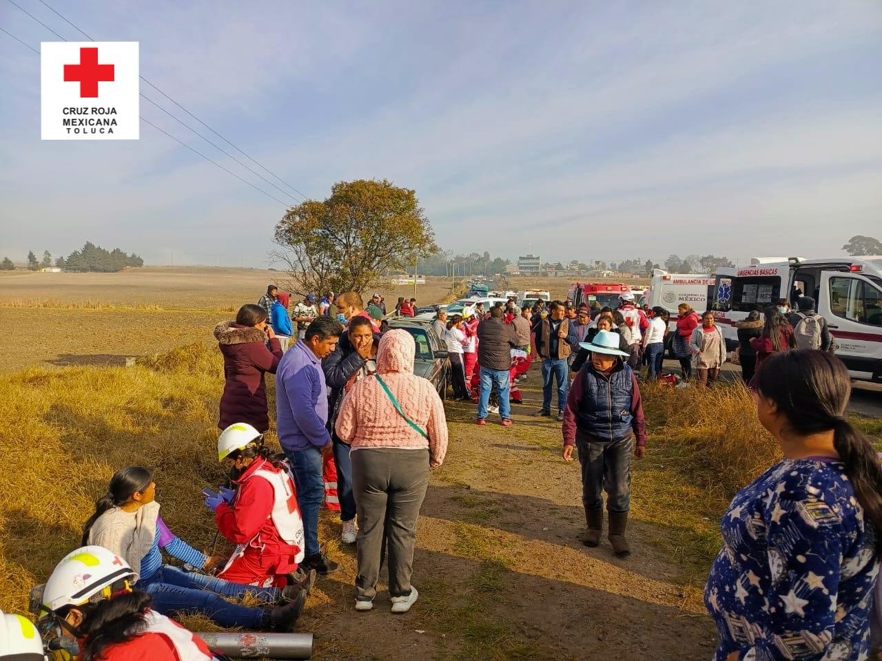 Cruz Roja atiende accidente de autobús en carretera Toluca-Ixtlahuaca; van 35 lesionados