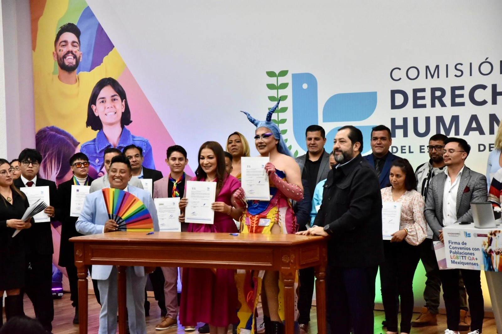 Meme Navarro y Francisco Vázquez atestiguan firma de Convenio entre Codhem y 30 organizaciones de la comunidad LGBTTTIQ+