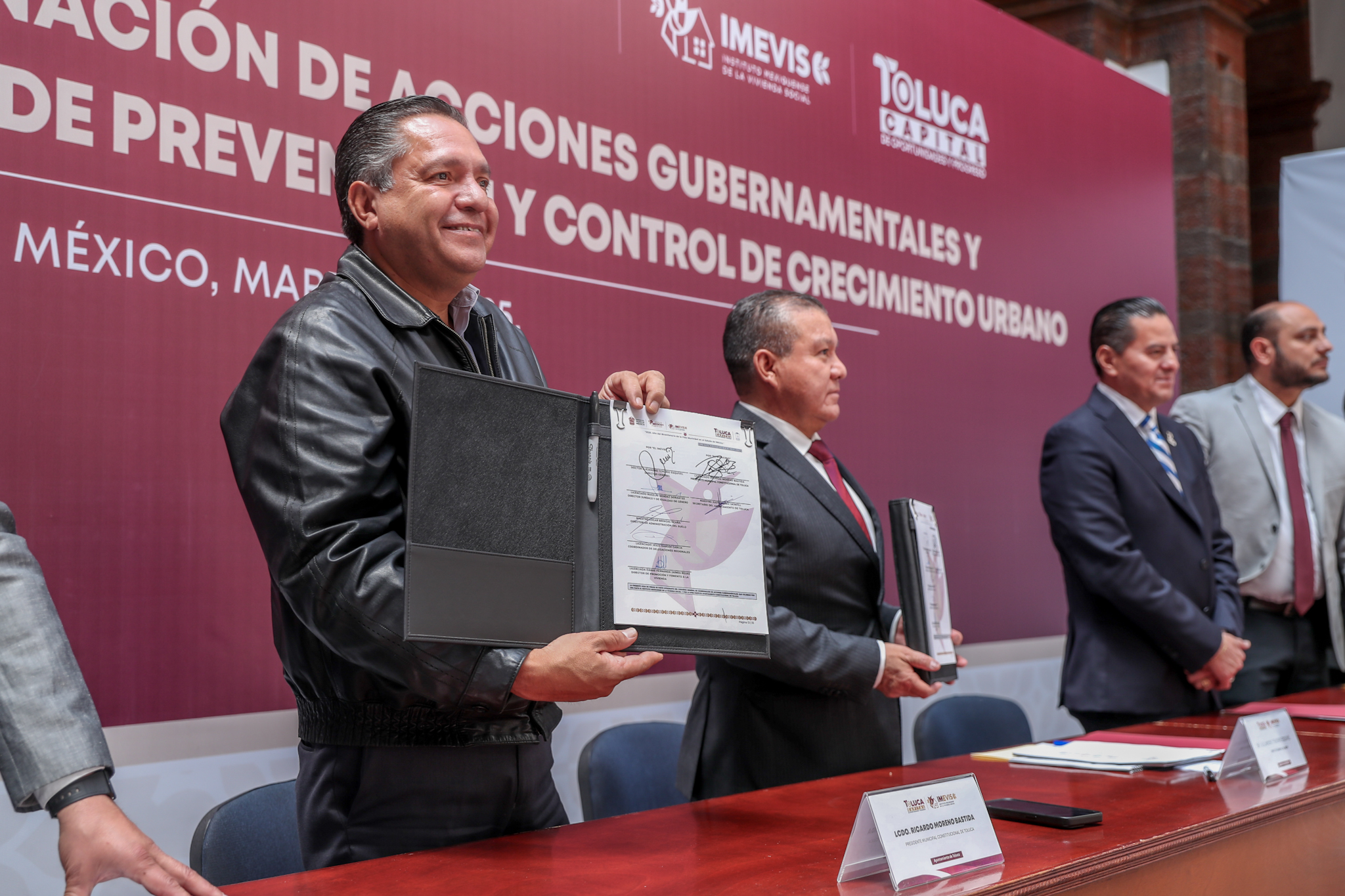 Impulsan Toluca e IMEVIS la regularización de viviendas en todas las delegaciones, barrios y colonias