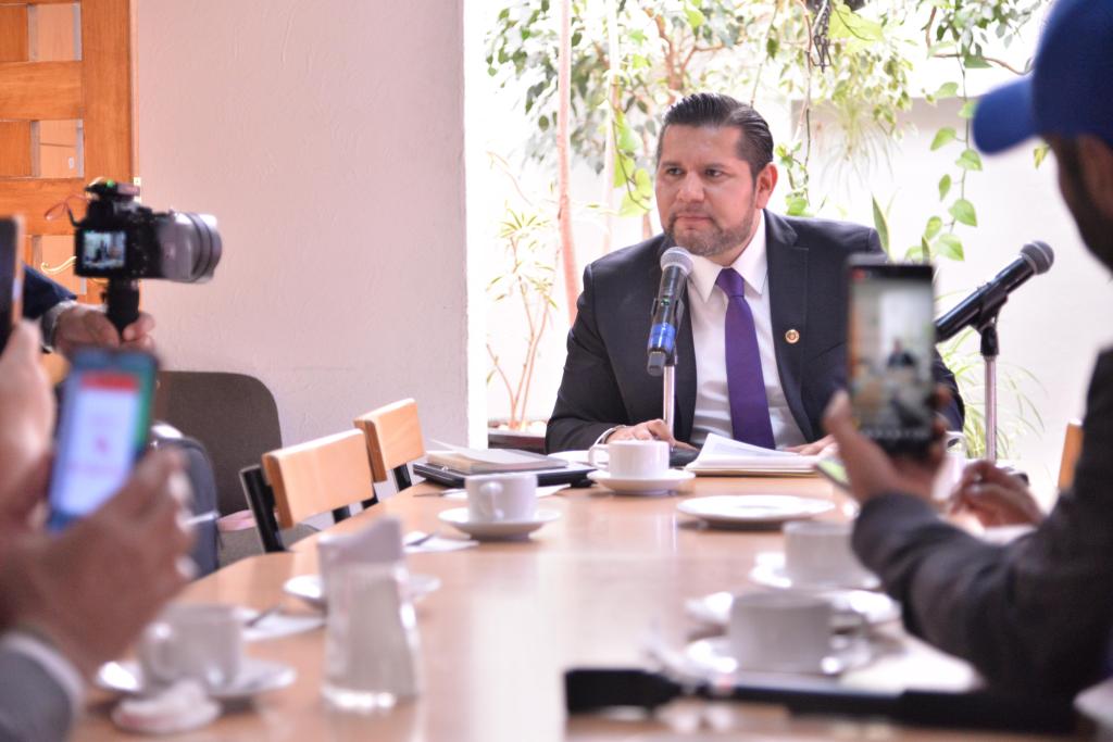 A propuesta de Samuel Ríos Moreno cientos de universitarios hacen propuestas para regular la Inteligencia Artificial en&nbsp;Edomex