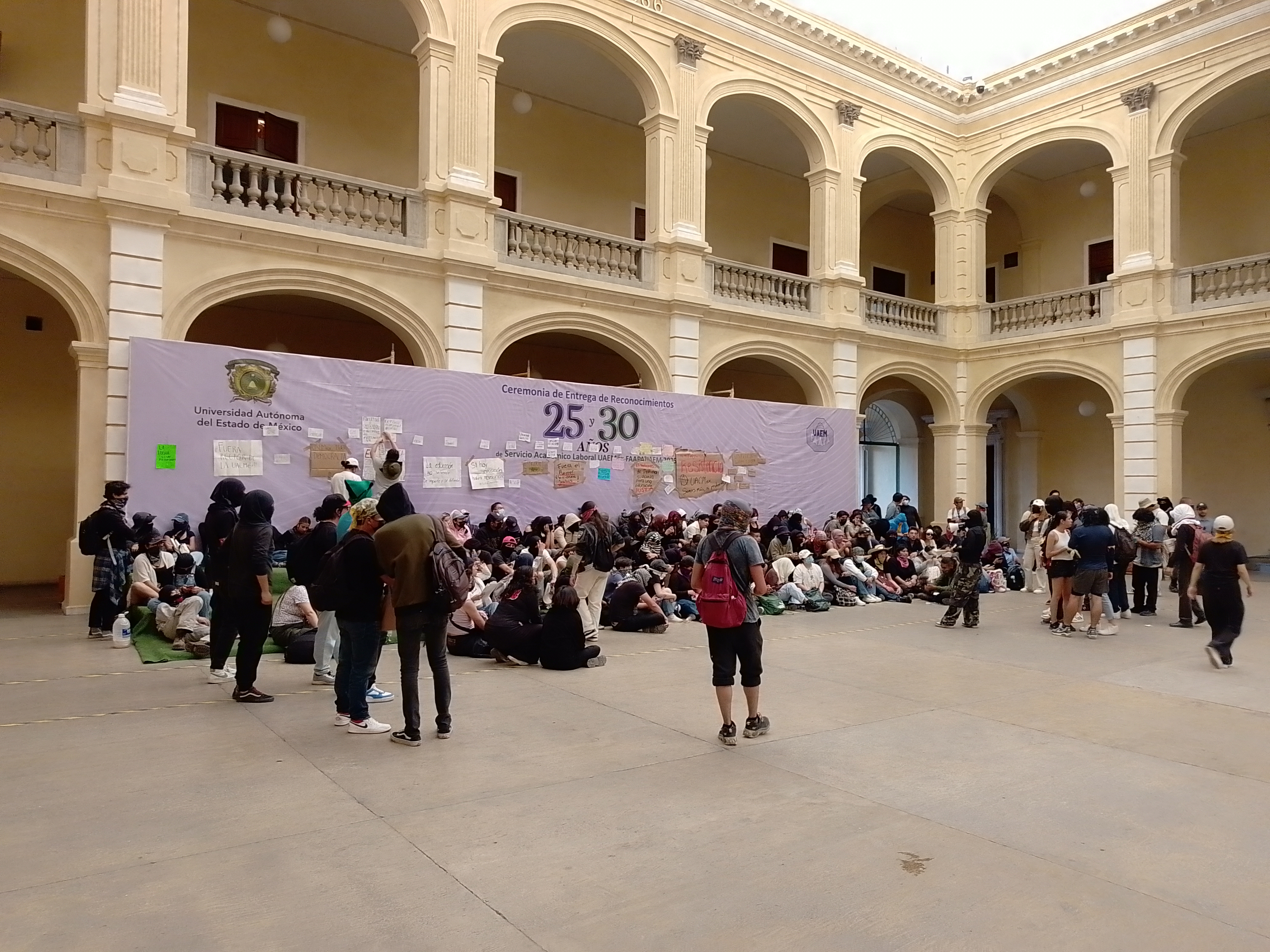 Así fue la toma de Rectoría de la UAEMex por las y los estudiantes