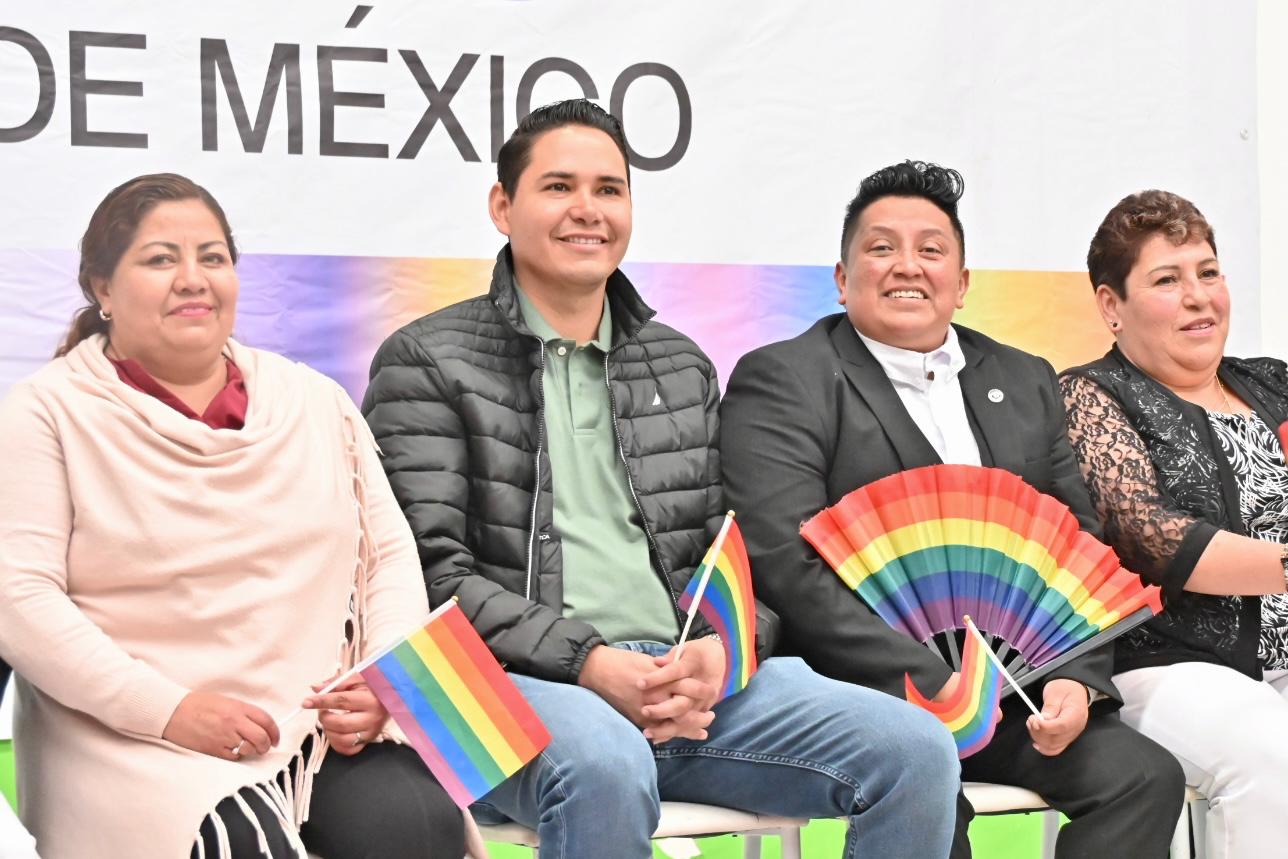 Foro sobre propuesta de Ley de Atención a población LGBTTTIQNB+ impulsado en Apaxco por Meme Navarro; activistas narran abusos y actos de discriminación que han padecido