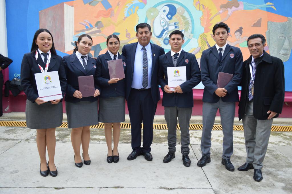 Líder del SMSEM detalla a normalistas las capacidades de la&nbsp;organización