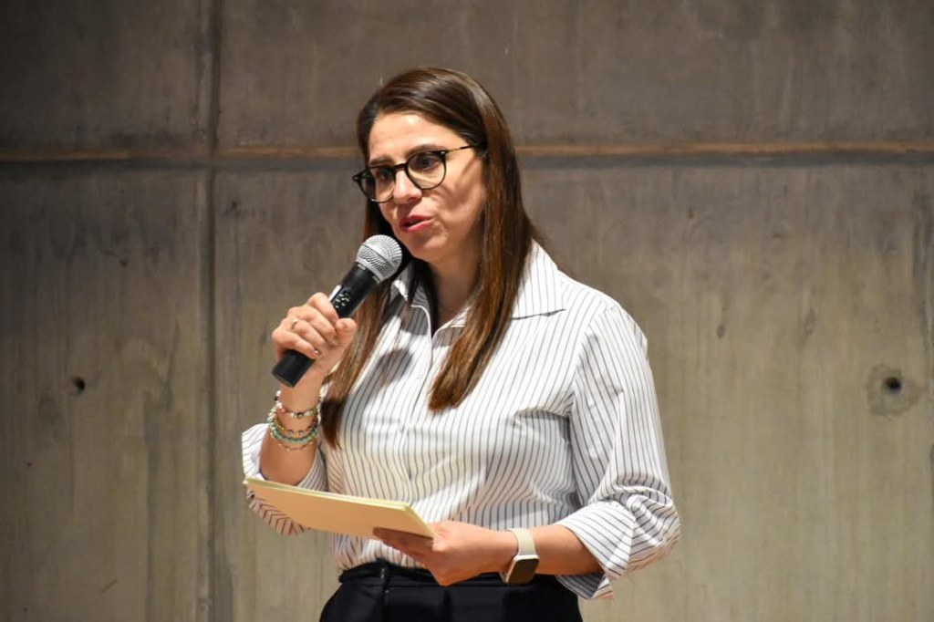 Laura Benhumea le desea éxito a Patricia Zarza; reconoce que Enjambre desnudo «estructuras envilecidas» de la&nbsp;UAEMéx