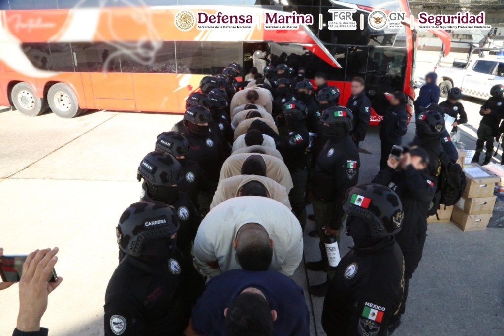 Trasladan a 60 internos de penales estatales a&nbsp;federales