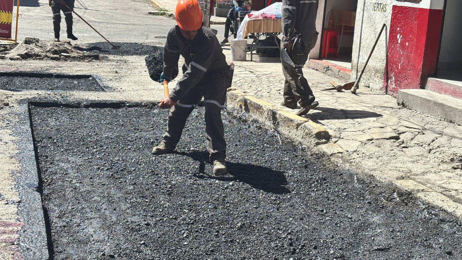 Avanza de forma rápida y eficiente el bacheo en calles de Toluca